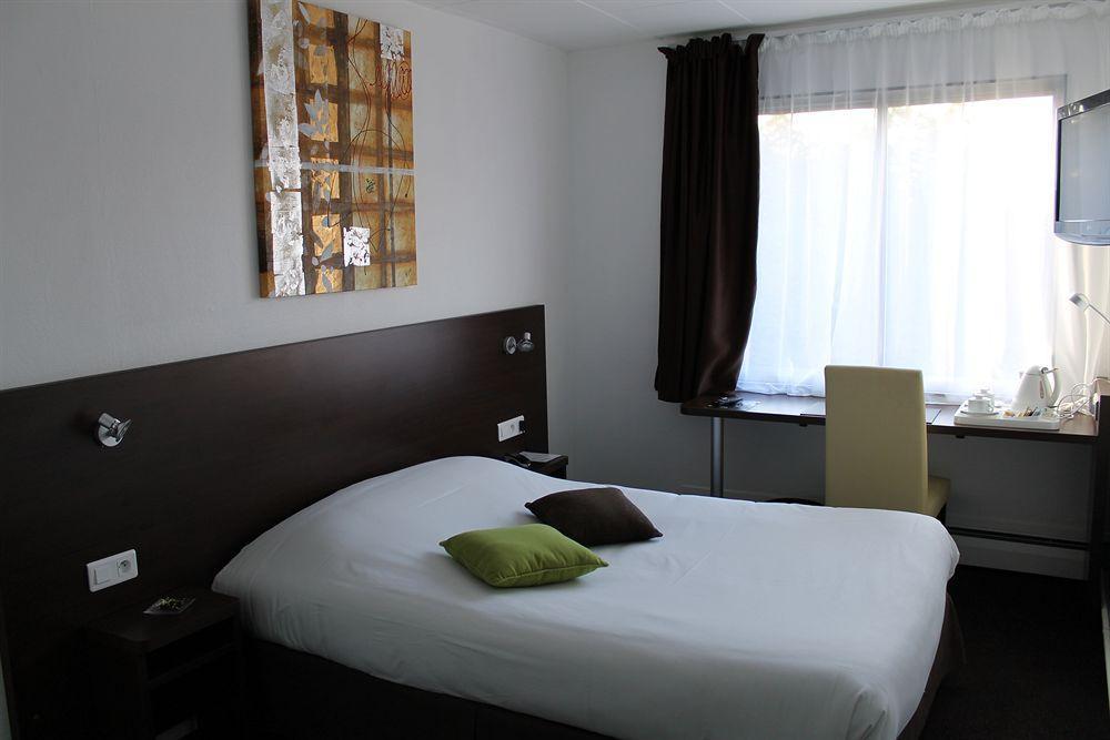 Logis Hotel & Restaurant - Le Relais De Montigny Montigny  Εξωτερικό φωτογραφία